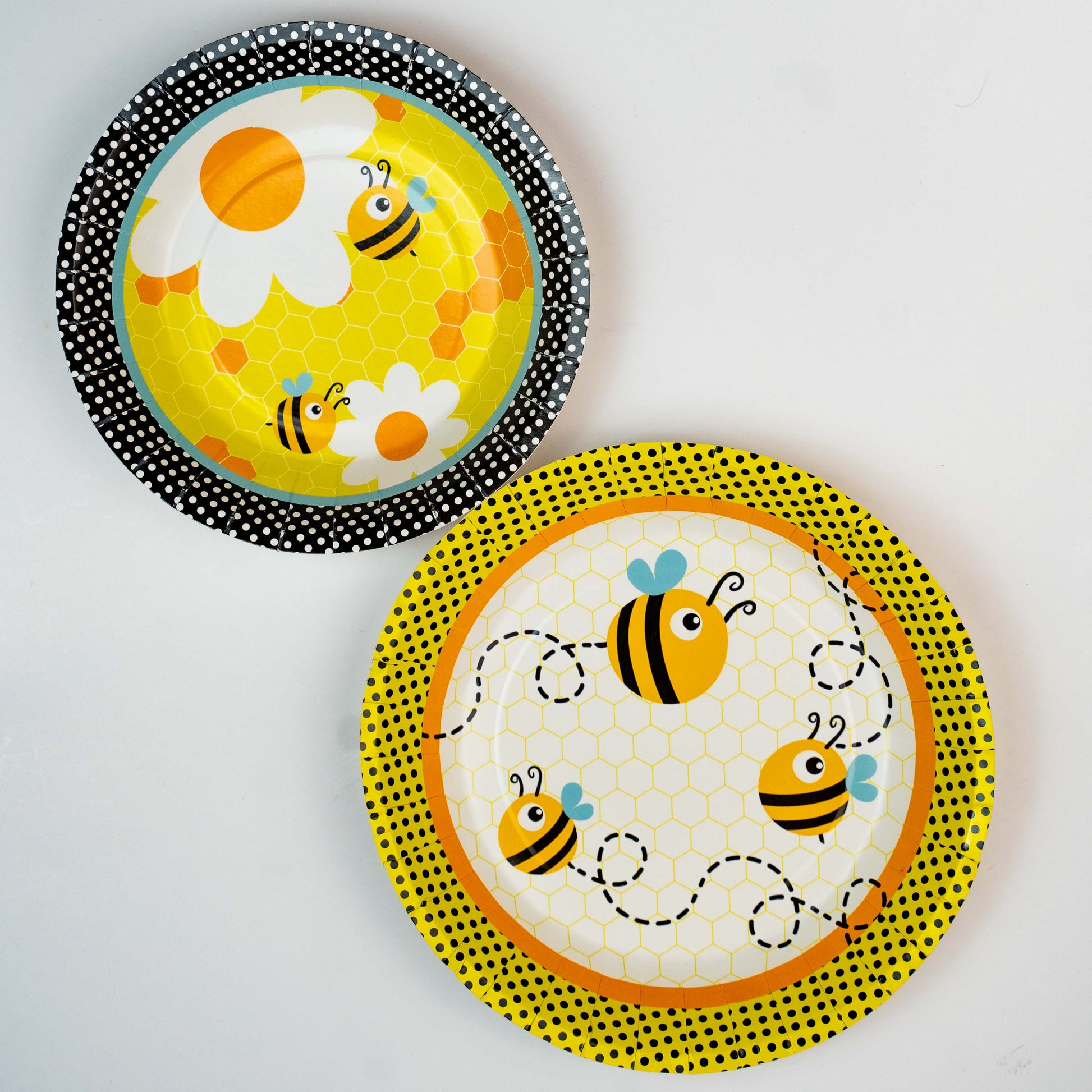 BUZZING BEE PARTY PLATES - LARGE